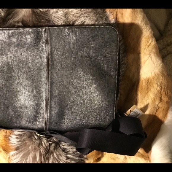 NWT BOCONI LEATHER MESSENGER BAG - Picture 4 of 8